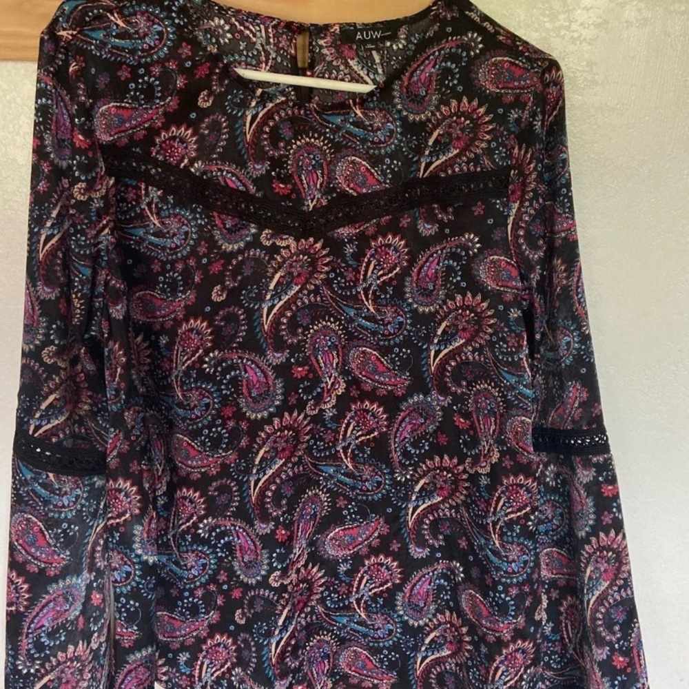 Flare arm long sleeve blouse